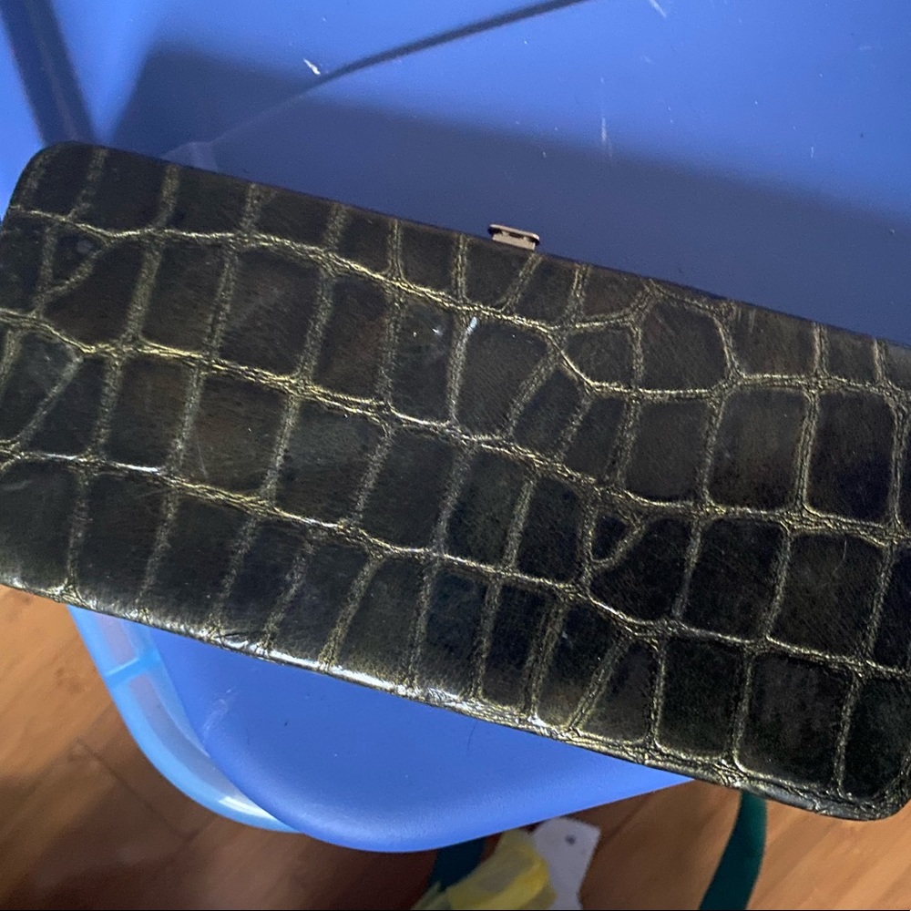 🍀 hunter green/olive faux alligator clutch/wallet